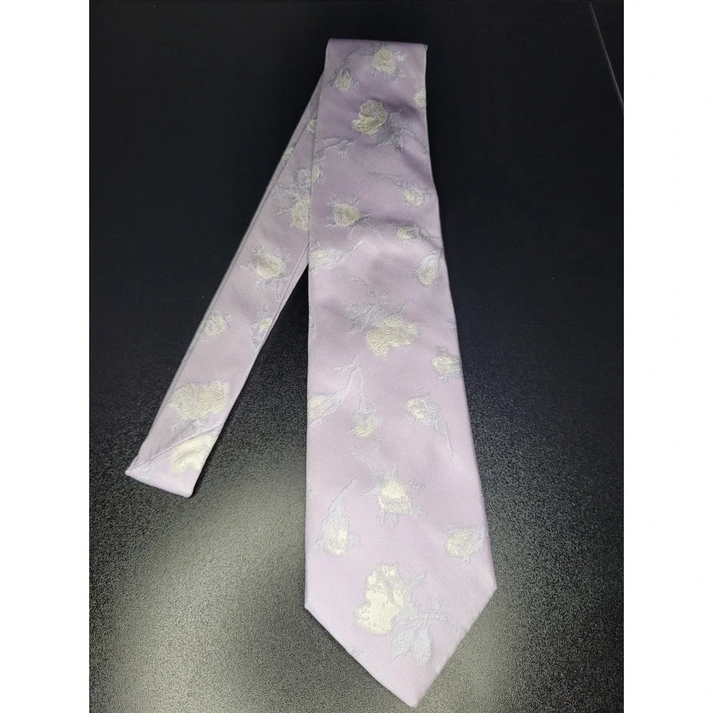 Valentino Men's Necktie Lavender Floral Silk 3.75 x 58 Excellent